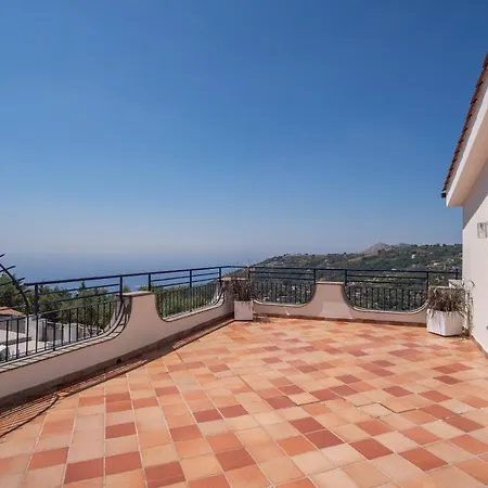 La Luce 5 Bedrooms In The Town Center Villa *